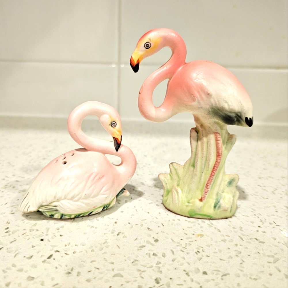 Vintage flamingo salt and pepper shakers